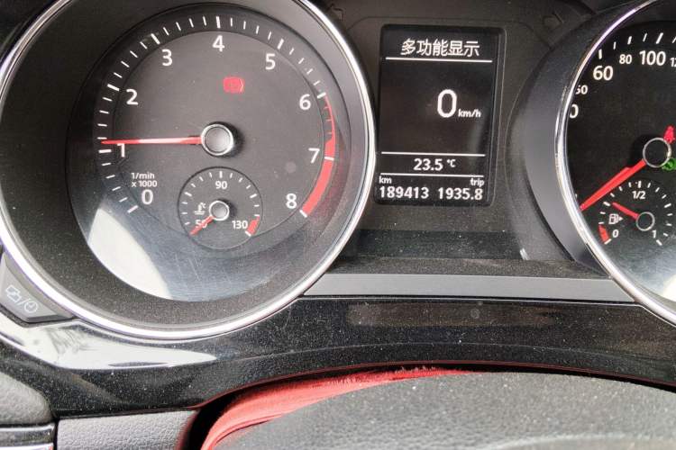 Used Volkswagen Sagitar 2018 280TSI DSG Comfort Model Odometer Close Up