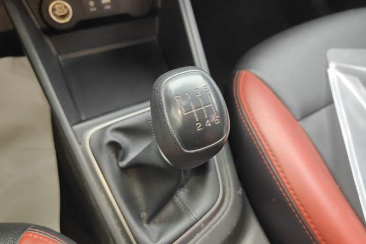 Used Hyundai Verna (new generation) 2016 1.4L Manual Cool Edition GLS Gear Lever