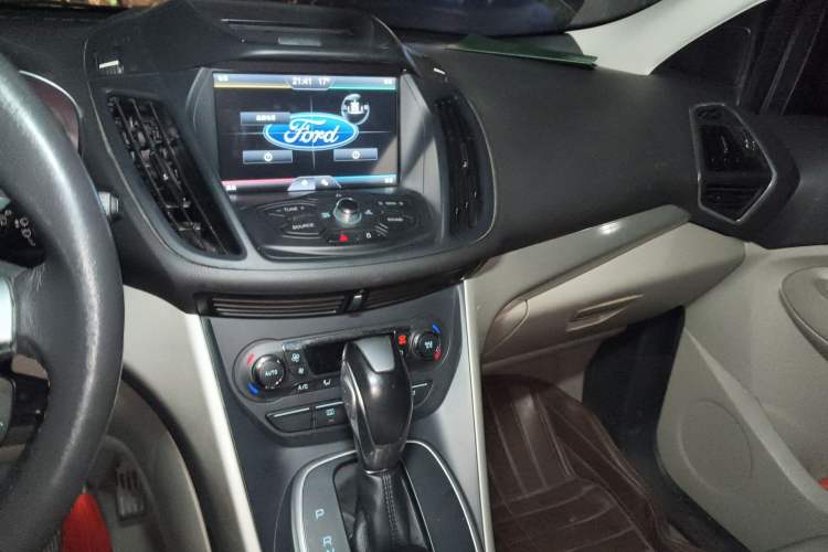 Used Ford Kuga 2013 2.0L GTDi Four-Wheel-Drive Elite Model Audio And AC Panel