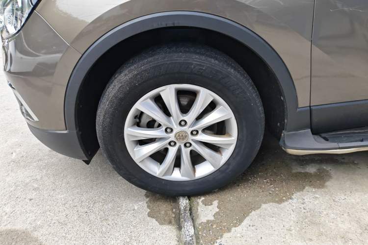 Used Buick Envision 2017 28T Four-Wheel Drive Elite Model Left Front Wheel Hub