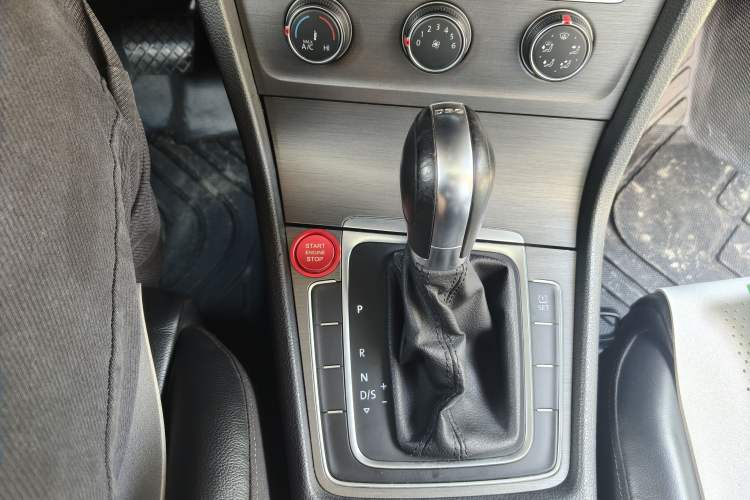 Used Volkswagen Golf 2014 1.4TSI Automatic Luxury Model
