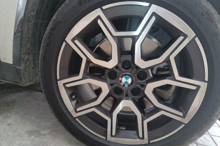 Used BMW X1 2024 sDrive25Li X Design Package Right Front Wheel Hub