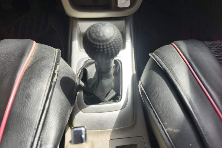 Used CHANGAN Alsvin V3 2015 1.4L Manual Warm-Hearted Model China V Standard
