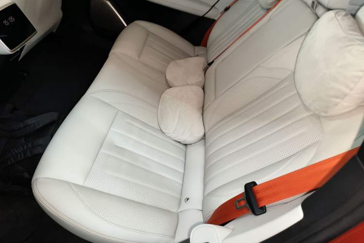 Used ONVO L60 2024 60 kWh All-Wheel Drive Left Rear Seat