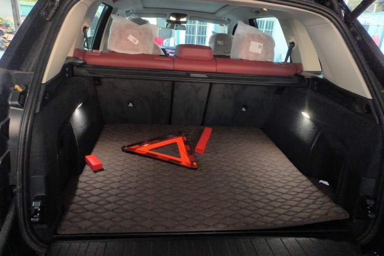 Used BMW X5 2023 xDrive 30Li Luxury M Sport Night Edition Package Trunk