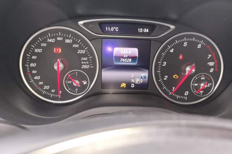 Used Mercedes-Benz B-Class 2018 B 200 Fashion Model Odometer Close Up