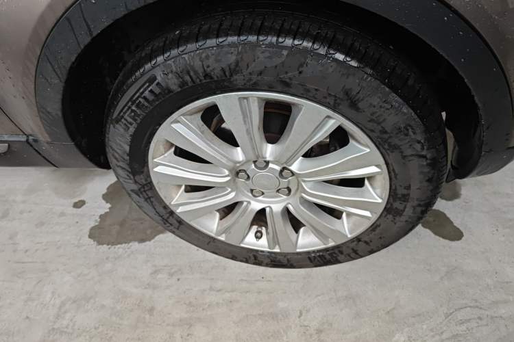 Used Land Rover Range Evoque 2015 2.0T Five-Door Zhiyao Edition Right Front Wheel Hub