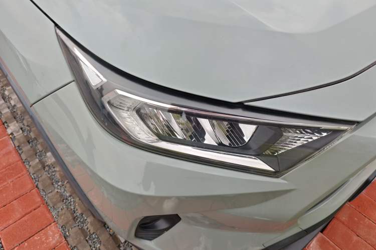 Used Toyota RAV4 2020 Dual-Engine 2.5L E-CVT Two-Wheel Drive Elite Edition Right Front Headlight