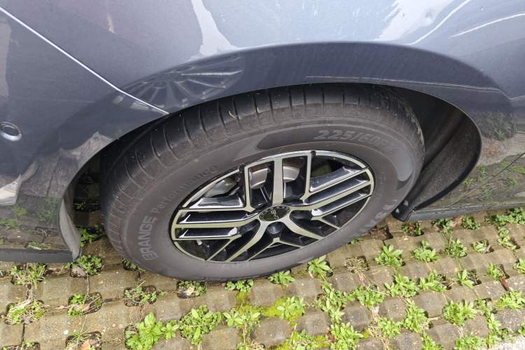 Used BYD Seal 05 DM-i 2025 DM-i Intelligent Drive 120KM Flagship Model Exterior 4