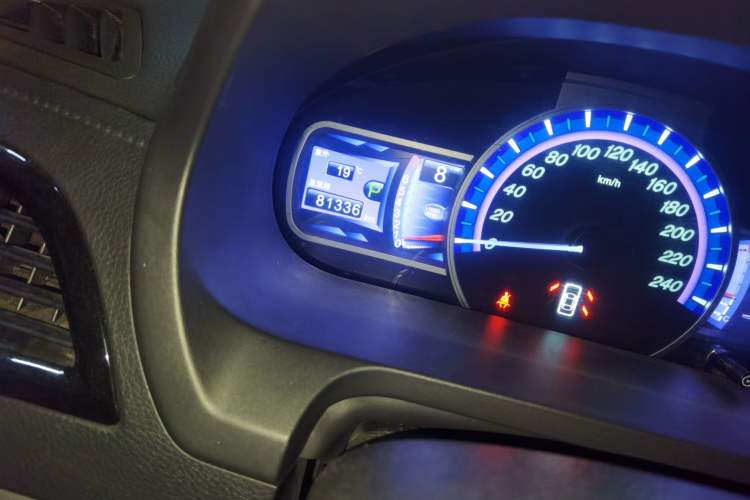 Used BYD S7 2015 2.0T Upgraded Automatic Luxury Version Odometer Close Up