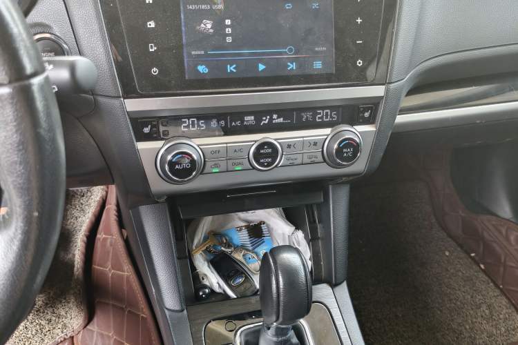 Used Subaru Outback 2015 2.5i Sport Navigation Edition Audio And AC Panel