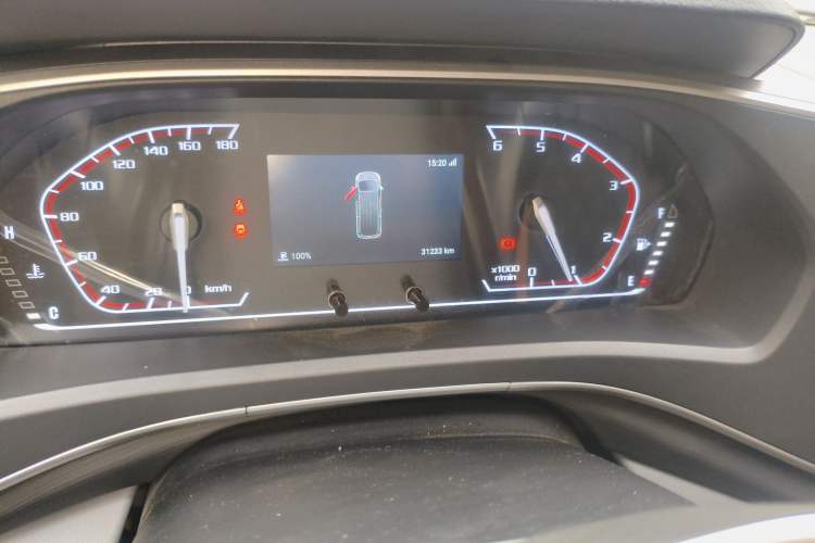 Used SAIC MAXUS Xintu V80 2024 Aotuntong 6MT Short-Wheelbase Mid-Roof Model with 127 Ps 5/6 Seats
