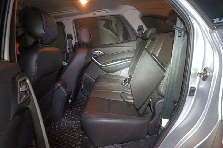 Used JMC Yusheng S350 2013 2.4T Automatic 2WD Diesel Ultra-Luxury 5-Seater