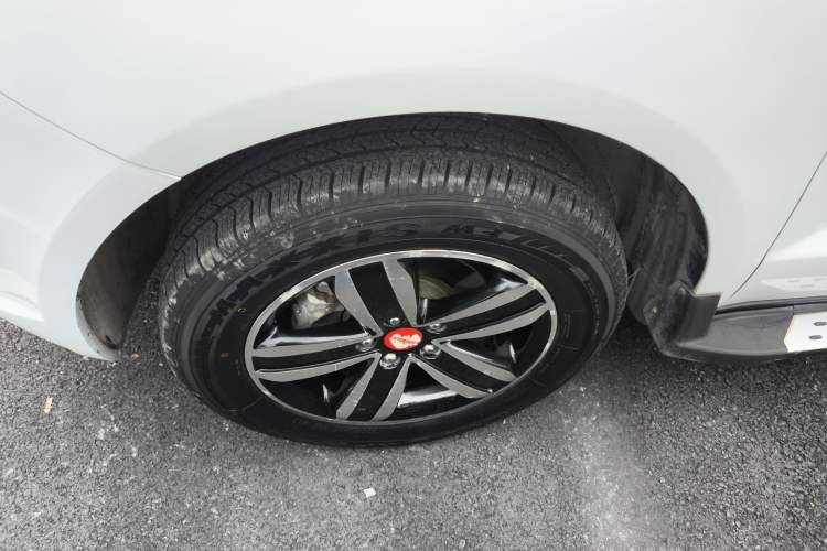 Used Geely Auto GX7 2015 Classic Edition 1.8L Manual Elite Model China IV
