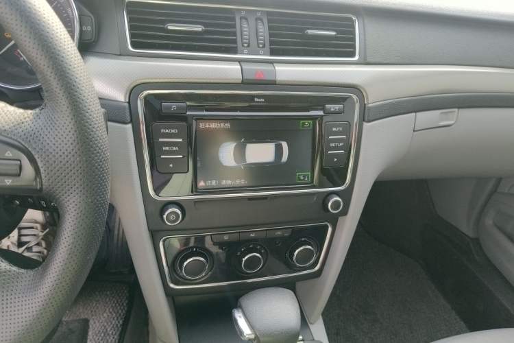 Used Skoda Superb 2012 1.8TSI Automatic Elegant Edition Audio And AC Panel