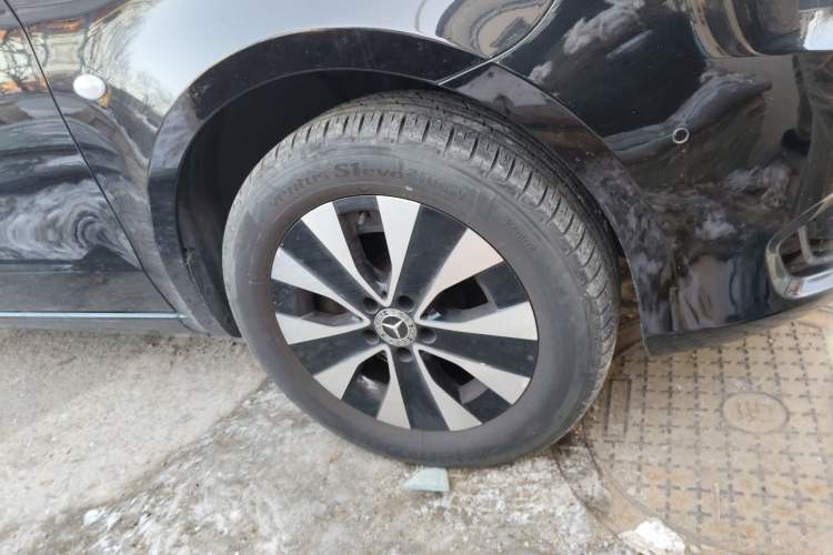 Used Mercedes-Benz Vito 2021 2.0T Business Version 7 Seats Right Front Wheel Hub