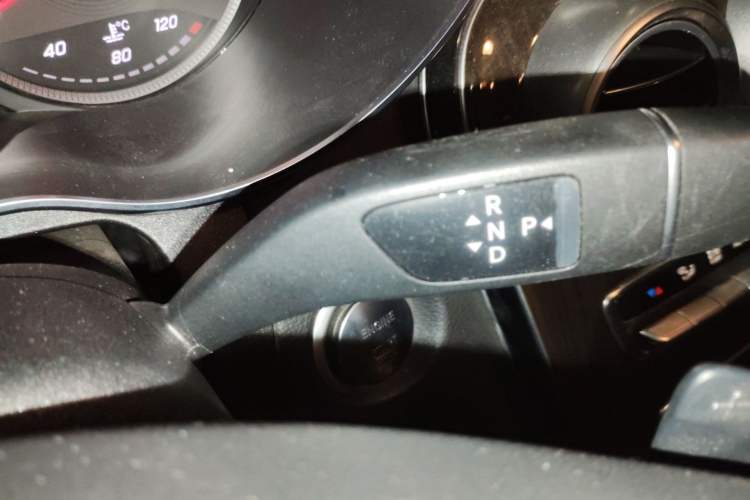 Used Mercedes-Benz C-Class 2018 C 200 L Gear Lever