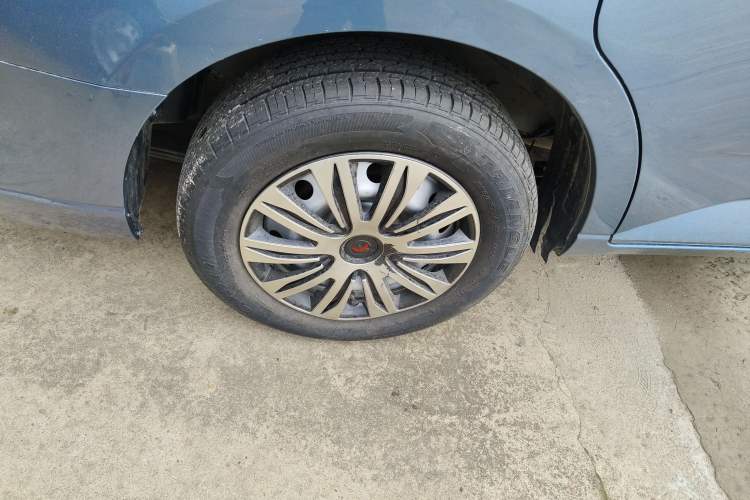 Used Wuling Hongguang PLUS 2020 1.5L Manual Standard Edition 5 Seats Right Rear Wheel Hub