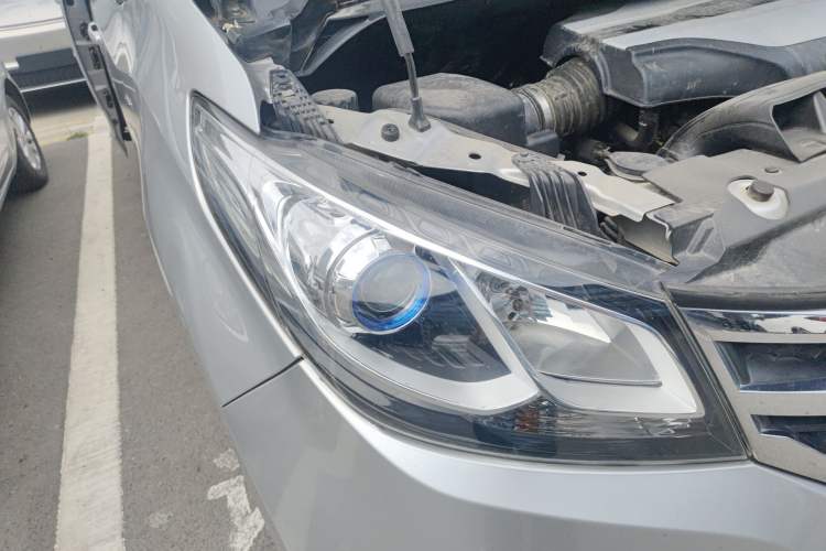 Used SAIC MAXUS G10 2018 PLUS 2.0T Manual Elite Edition Right Front Headlight