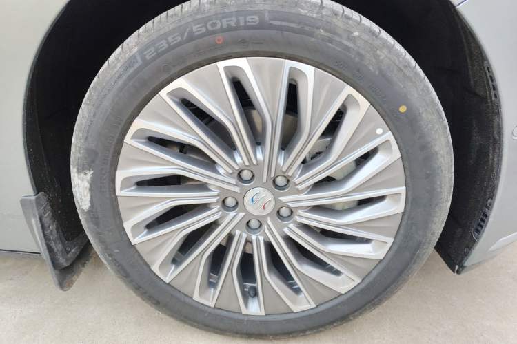 Used Buick L7 2025 Model Aivia