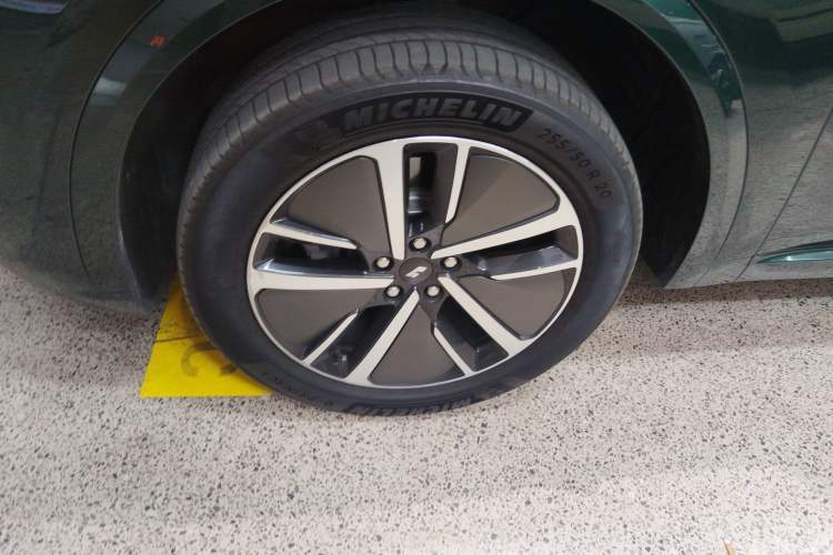 Used Li Auto L8 2024 Pro Model Exterior 2