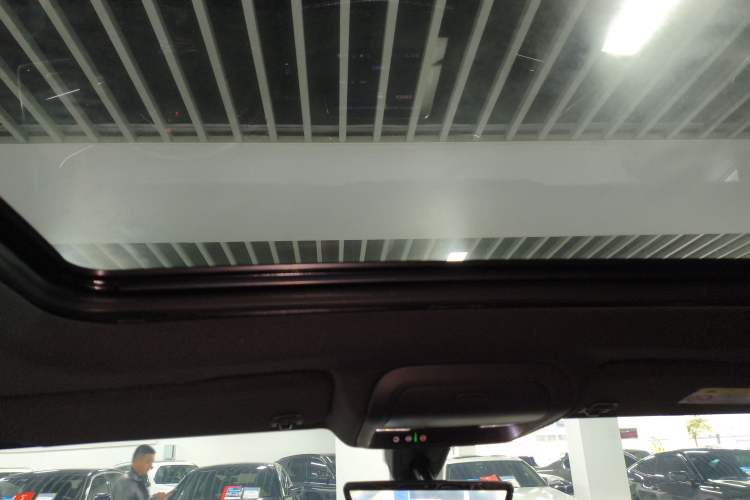 Used Cadillac XT4 2018 28T Two-Wheel Drive Tech Version Headliner