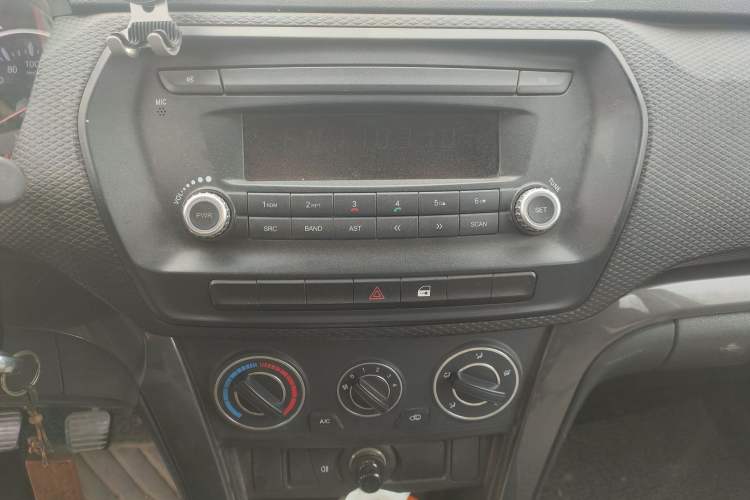 Used Great Wall Wingle 5 2017 2.4L European Version Gasoline Two-Wheel Drive Entry-Level Big Double Cab 4G69S4N