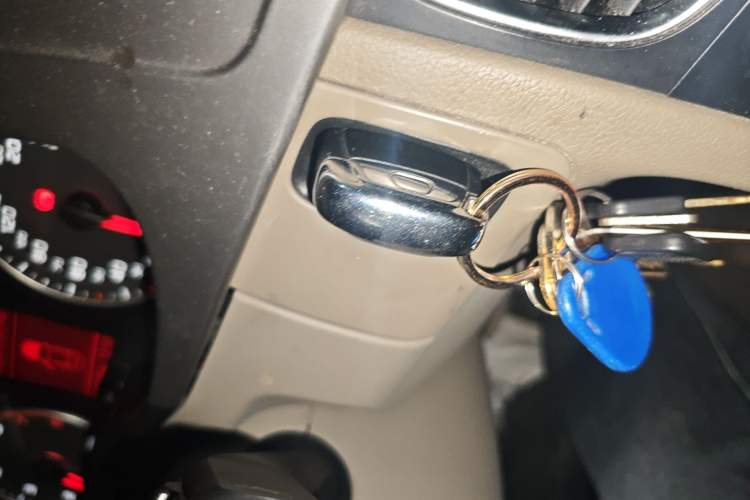 Used Audi A4L 2012 2.0 TFSI automatic Comfort trim level Vehicle Key