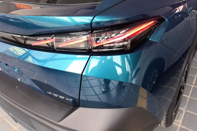 Used Peugeot 408X 2023 Charm Version Exterior 3