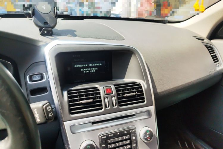 Used Volvo XC60 2017 T5 AWD Smart Range Edition Audio And AC Panel