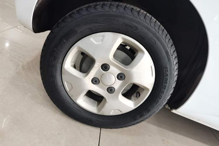 Used Roewe Clever 2021 302 km New Four-Seater Super-Efficient Version Right Rear Wheel Hub