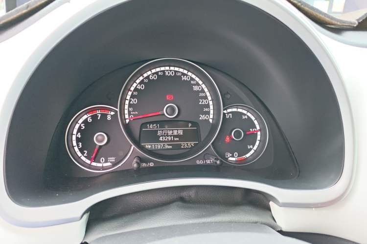 Used Volkswagen Beetle 2015 180TSI model
