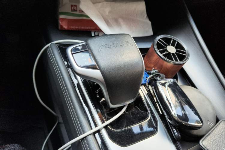 Used Dongfeng Aeolus Huge 2022 Mach Dual-Motor 1.5T MHD Dare-to-Dream Edition Gear Lever