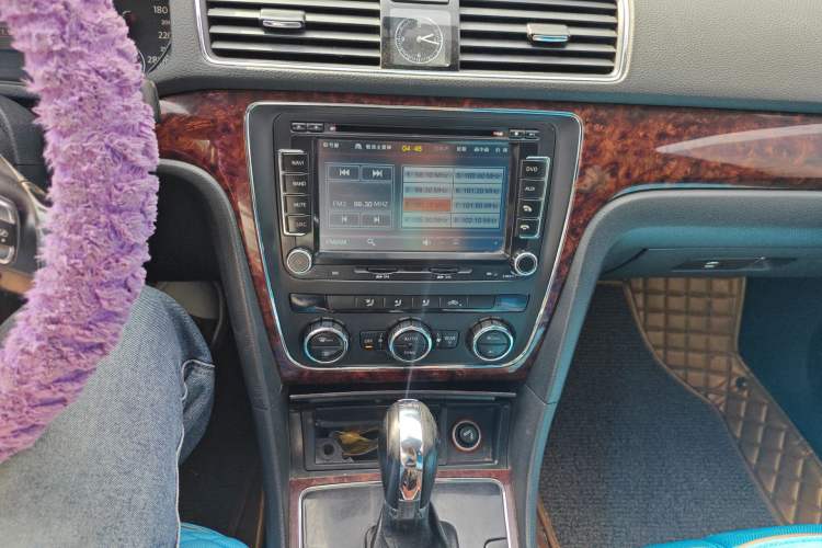 Used Volkswagen Passat 2011 2.0 TSI DSG Premium Edition Audio And AC Panel