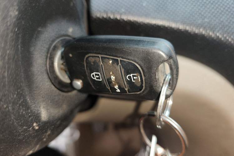 Used Hyundai Verna (older generation) 2014 1.4L Manual Smart GLS Trim Vehicle Key