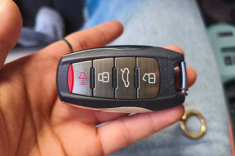 Used ORA Black Cat 2022 351 km Range Comfort Version Lithium Iron Phosphate
