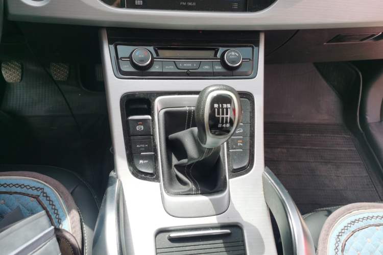 Used Geely Auto Emgrand X7 Sport 2016 2.0L Manual ZhiShang Version Gear Lever