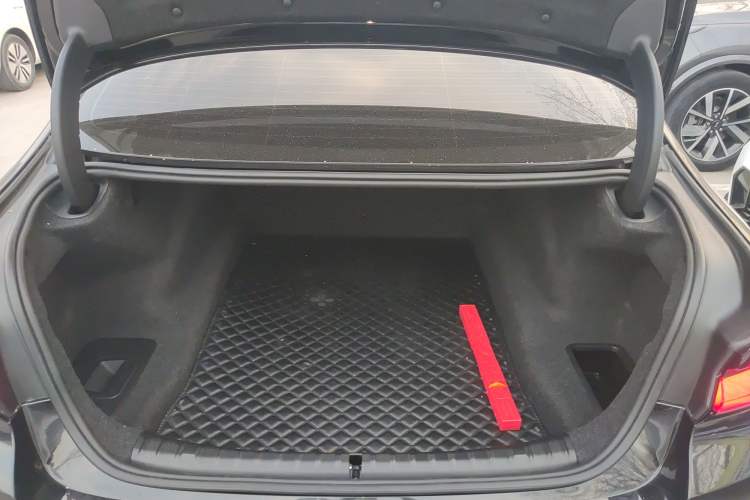 Used BMW 5 Series 2022 Second Facelift 525Li M Sport Package Trunk