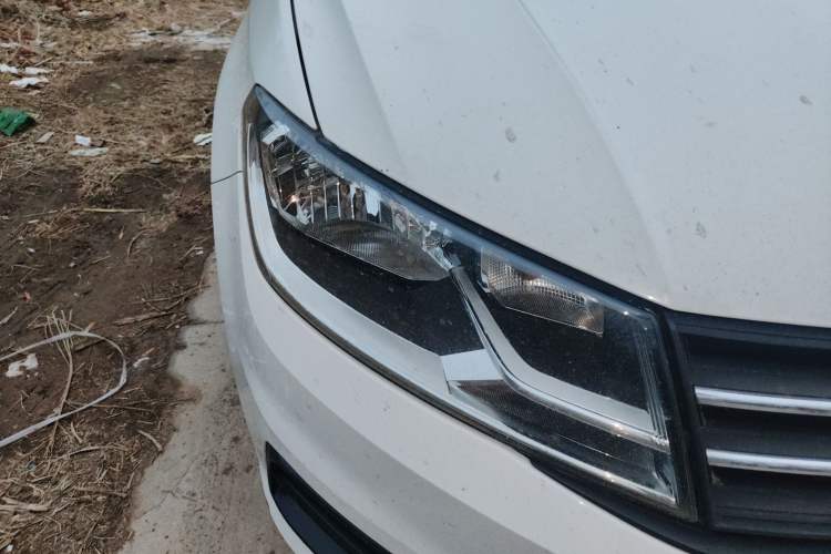 Used Volkswagen Santana 2019 1.5L Manual Fashion Edition China VI Standard Right Front Headlight