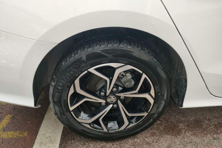 Used MG 5 2022 180 DVVT CVT Youth Luxury Edition
