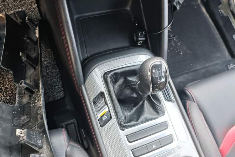 Used CHANGAN CS55 2018 1.5T Manual Colorful Model China V Standard Gear Lever