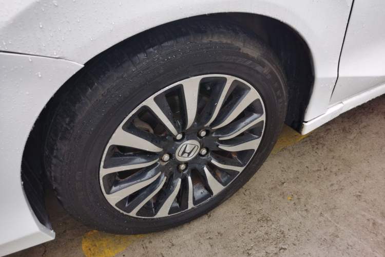 Used Honda Crider 2015 1.8L automatic comfort version Left Front Wheel Hub