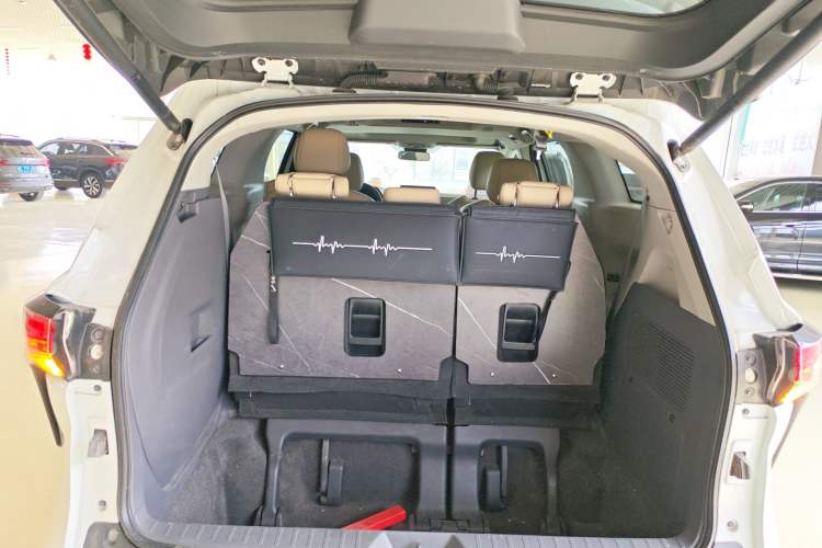 Used Toyota Granvia 2023 2.5L Hybrid Comfort Edition
