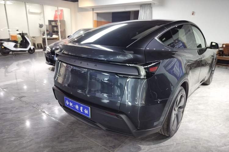 Used Tesla Model Y 2025 Rear-Wheel-Drive Version