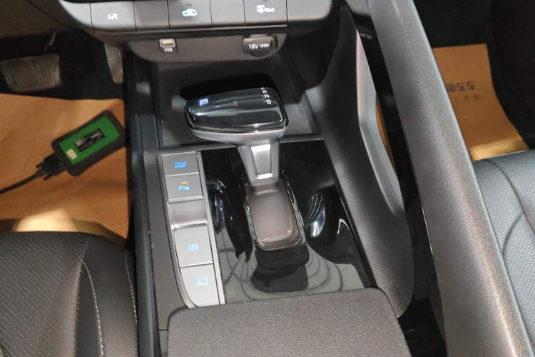 Used Hyundai Elantra 2023 1.5L CVT GLX Elite Edition Gear Lever