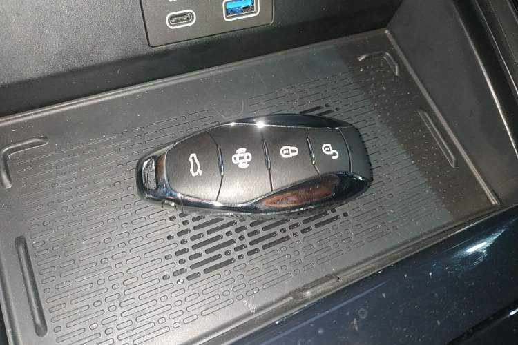 Used Hongqi H9 2025 2.0T Two-Wheel Drive Flagship Private Enjoyment Fashion Edition 5 Seats