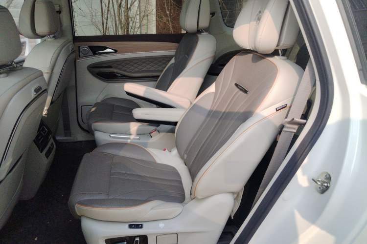 Used FORTHING Yacht 2023 1.5T DCT Starry Sky Flagship Edition
