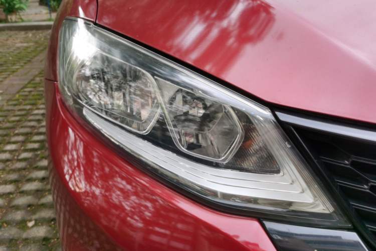 Used Nissan Tiida 2016 1.6L CVT Smart Drive Edition Right Front Headlight