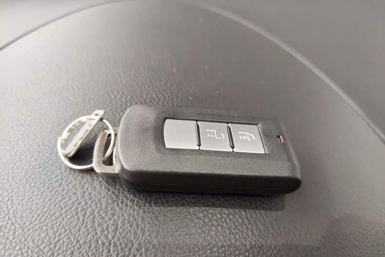 Used Mitsubishi Outlander 2019 2.0L Two-Wheel Drive Comfort Edition 7 Seats China V Emission Standard Interior 1