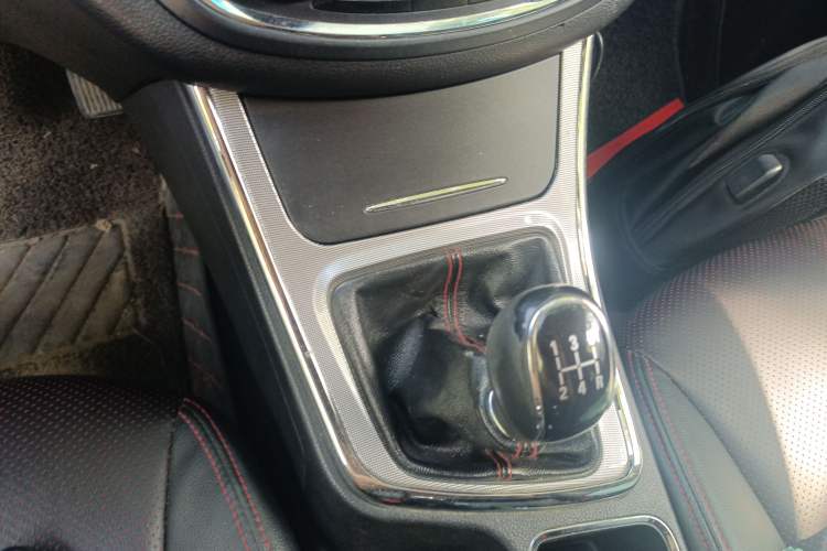 Used Baojun 560 2015 1.8L manual luxury version